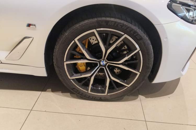 Used BMW 5 Series 2021 Facelifted 530Li Leading Edition M Sport Package Exterior 4