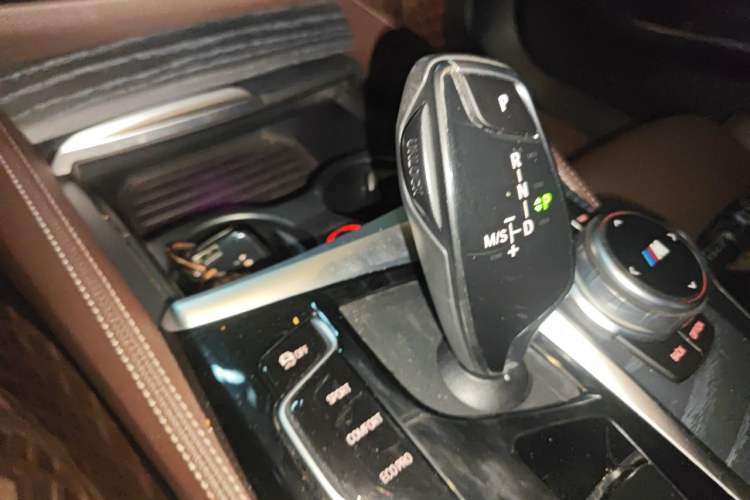 Used BMW 5 Series 2021 Restyled 530Li Luxury Edition M Sport Package Gear Lever