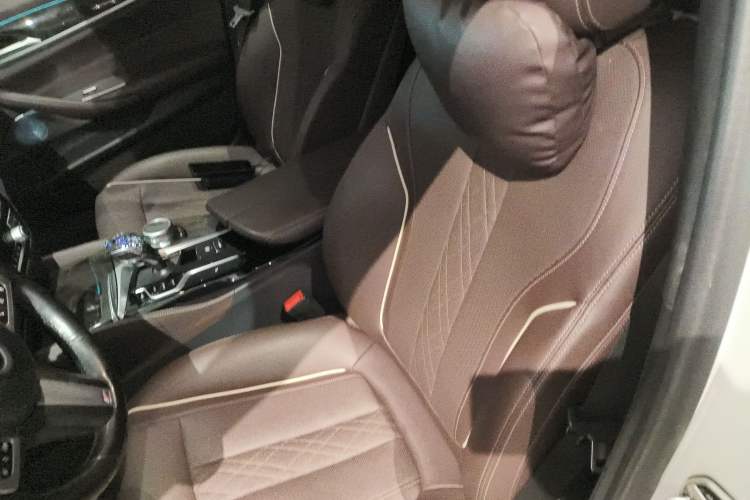 Used BMW 5 Series 2021 Facelifted 530Li Leading Edition M Sport Package Left Front Seat