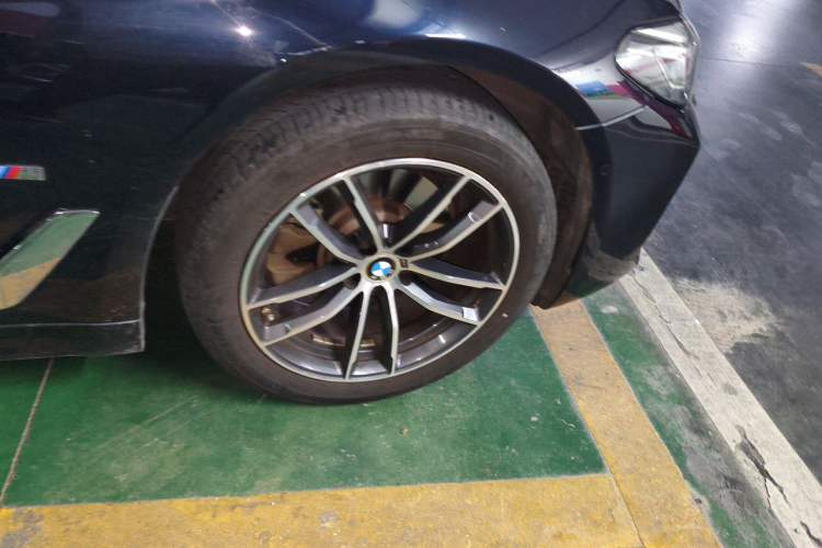 Used BMW 5 Series 2021 525Li M Sport Package Right Front Wheel Hub