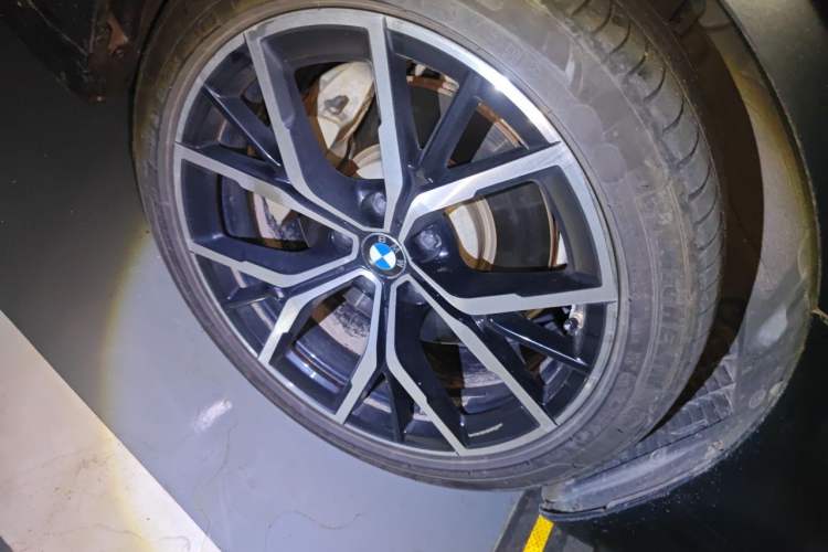 Used BMW 5 Series 2021 Restyled 530Li Luxury Edition M Sport Package Right Front Wheel Hub