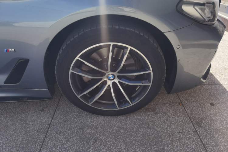 Used BMW 5 Series 2021 525i M Sport Package Right Front Wheel Hub