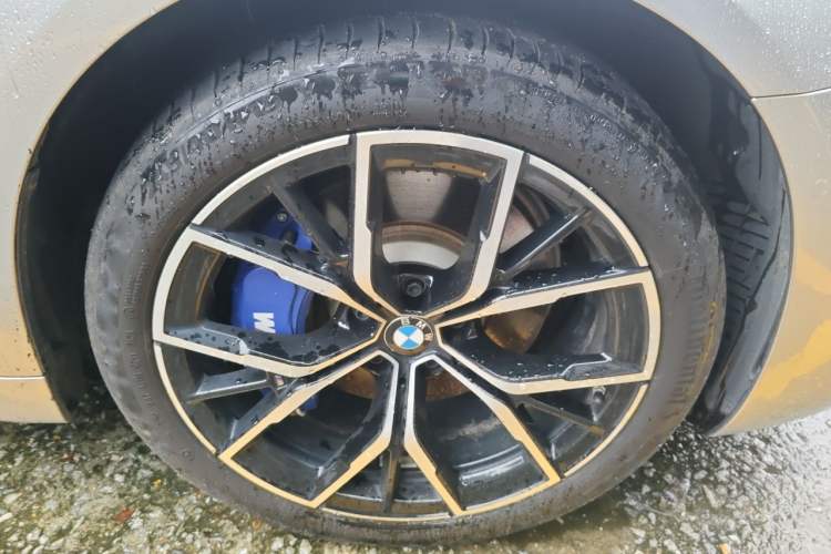 Used BMW 5 Series 2021 530Li Leading Model M Sport Package Right Front Wheel Hub