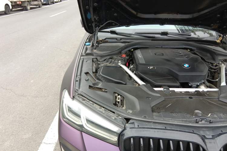 Used BMW 5 Series 2021 525Li M Sport Package Engine Bay Right