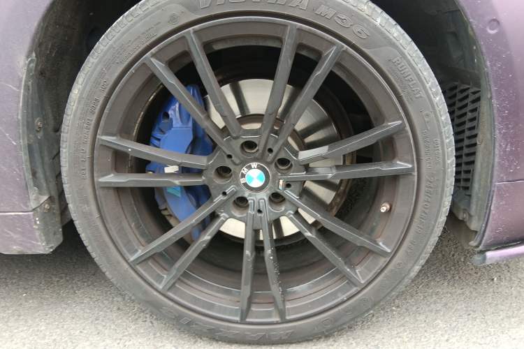 Used BMW 5 Series 2021 525Li M Sport Package Right Front Wheel Hub