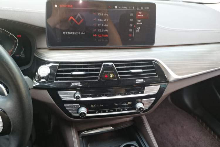 Used BMW 5 Series 2021 530Li Leading Luxury Package Audio And AC Panel