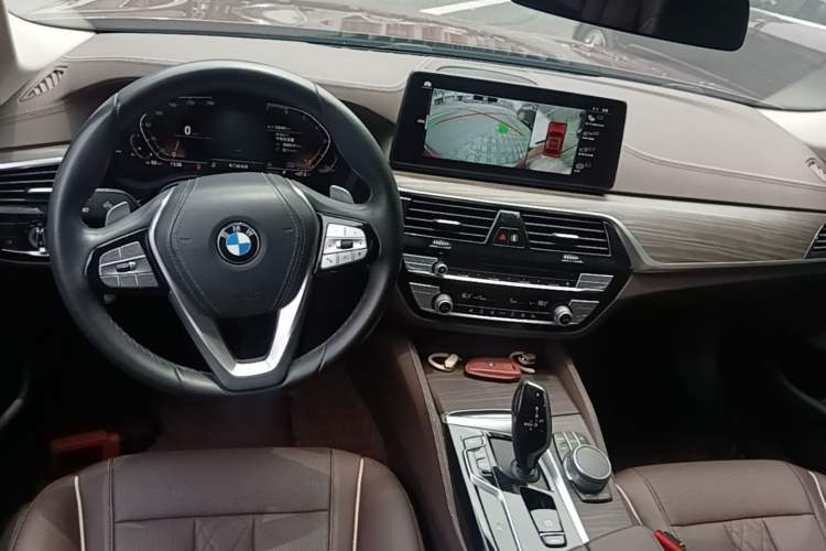 Used BMW 5 Series 2021 530Li Leading Luxury Package Center Console