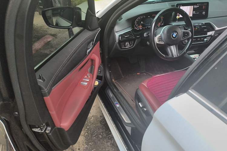 Used BMW 5 Series 2021 Facelifted 530Li Leading Edition M Sport Package Driver Seat