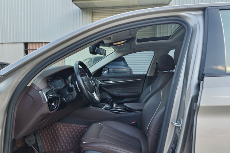 Used BMW 5 Series 2021 Restyled 530Li Leading Edition Luxury Package Interior 1
