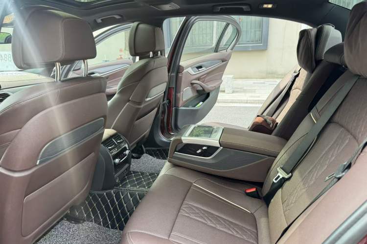 Used BMW 5 Series 2021 530Li Luxury Edition M Sport Package Interior 2