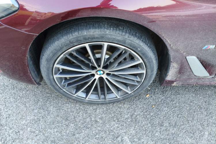 Used BMW 5 Series 2021 530Li Leading Model M Sport Package Left Front Wheel Hub