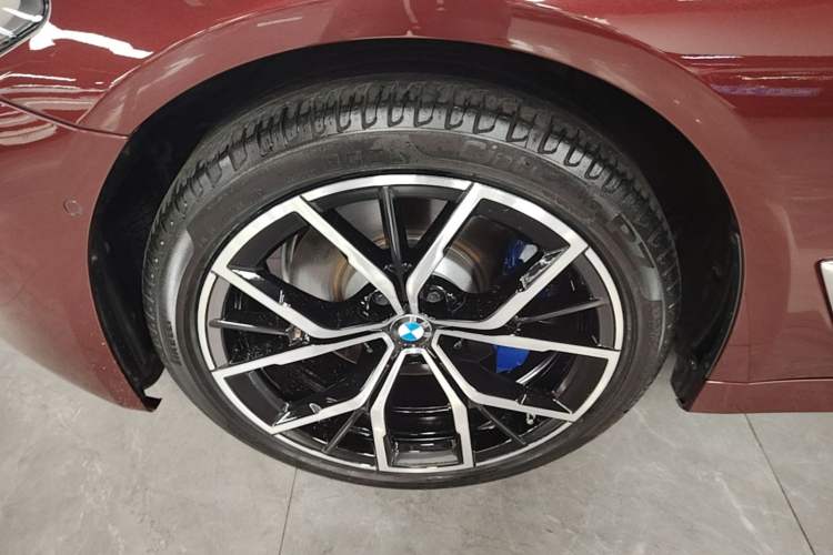 Used BMW 5 Series 2021 530Li Executive Luxury Package Left Front Wheel Hub