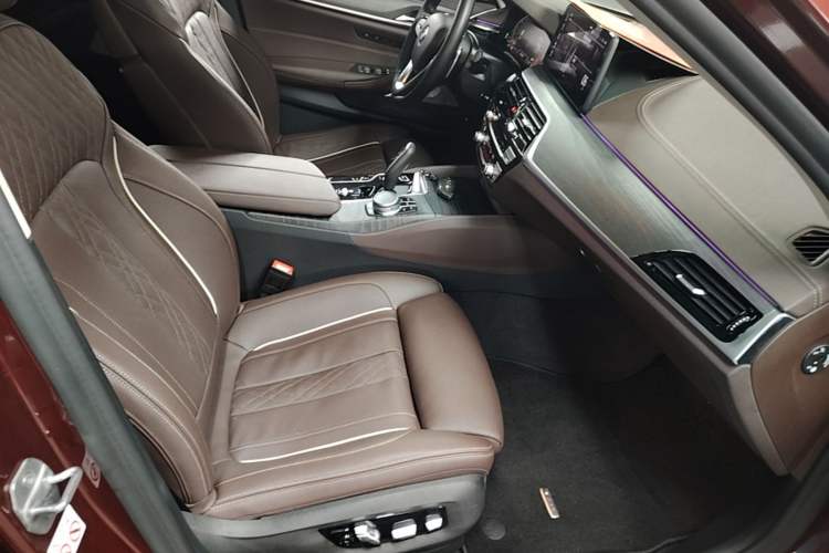 Used BMW 5 Series 2021 530Li Executive Luxury Package Right Front Seat