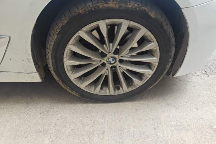 Used BMW 5 Series 2021 525Li Luxury Package Right Front Wheel Hub