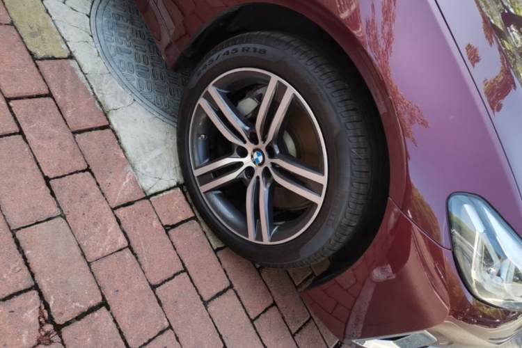 Used BMW 5 Series 2021 530Li Leading Luxury Package Right Front Wheel Hub