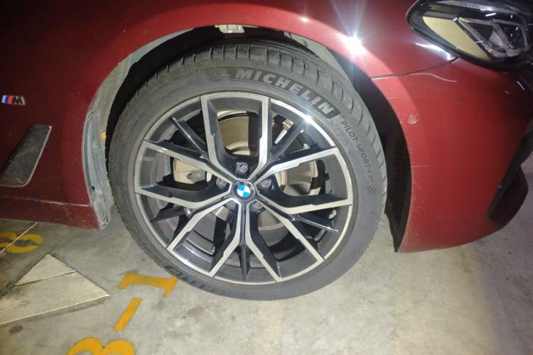 Used BMW 5 Series 2021 525Li M Sport Package Right Front Wheel Hub