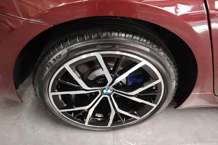 Used BMW 5 Series 2021 530Li Executive Luxury Package Right Rear Wheel Hub