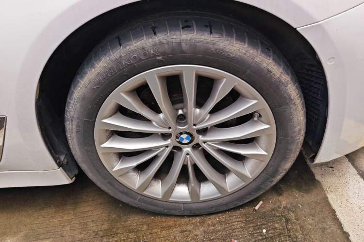 Used BMW 5 Series 2021 525Li Luxury Package Right Front Wheel Hub