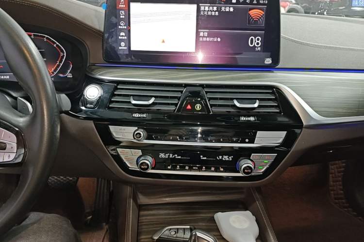 Used BMW 5 Series 2021 530Li Leading Luxury Package Audio And AC Panel