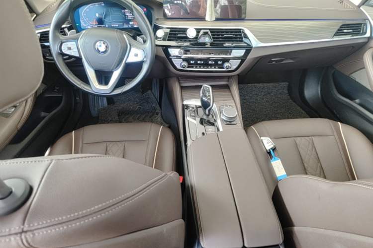 Used BMW 5 Series 2021 530Li Leading Luxury Package Center Console