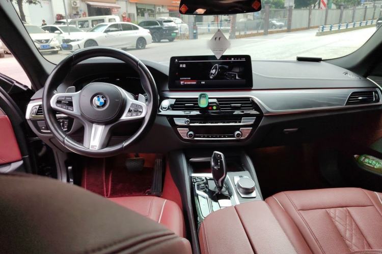 Used BMW 5 Series 2021 Facelifted 530Li Leading Edition M Sport Package Center Console