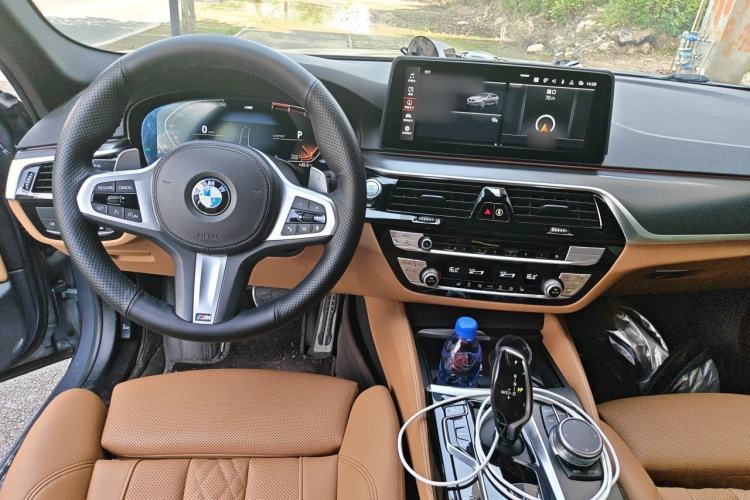 Used BMW 5 Series 2021 530i M Sport Package Center Console