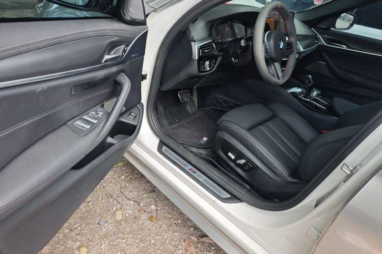 Used BMW 5 Series 2021 530i M Sport Package Driver Seat
