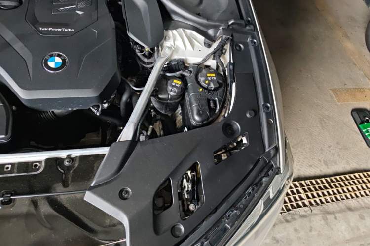 Used BMW 5 Series 2021 530Li Luxury Edition Premium Package Engine Bay Left