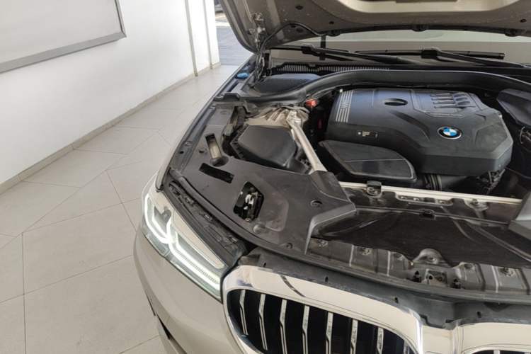 Used BMW 5 Series 2021 530Li Leading Luxury Package Engine Bay Right
