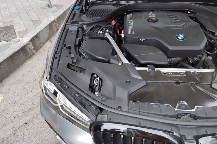 Used BMW 5 Series 2021 Facelifted 530Li Leading Edition M Sport Package Engine Bay Right