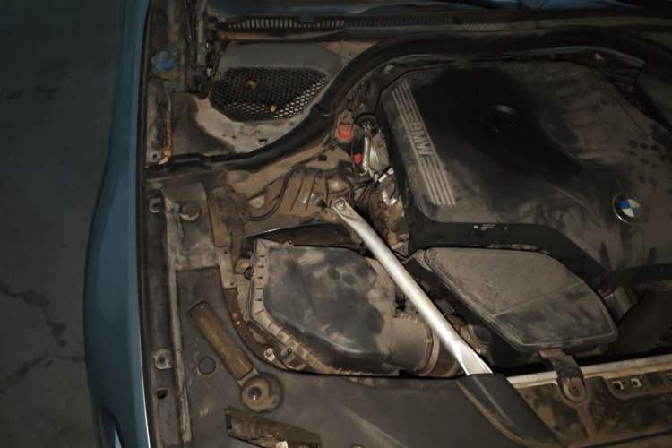 Used BMW 5 Series 2021 525Li M Sport Package Engine Bay Right