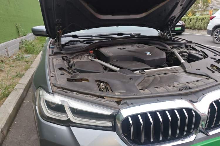 Used BMW 5 Series 2021 530i Sport Line M Sport Package Engine Bay Right