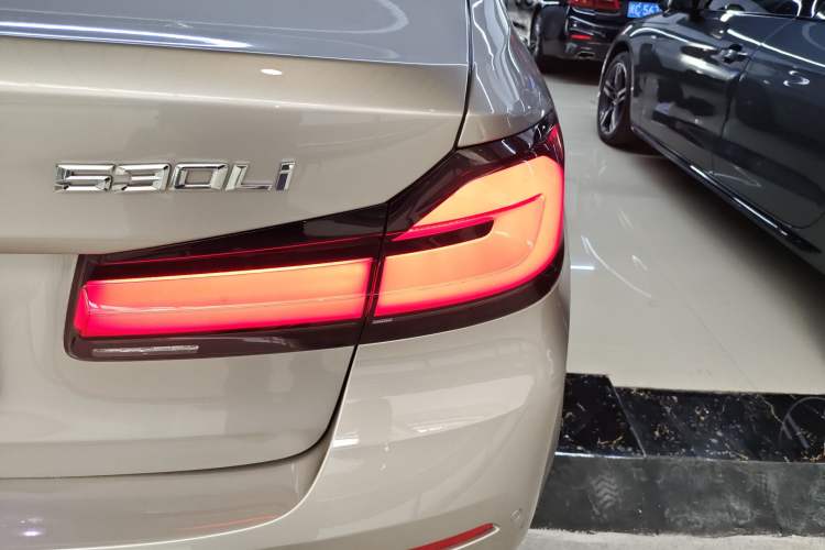 Used BMW 5 Series 2021 530Li Leading Luxury Package Exterior 3