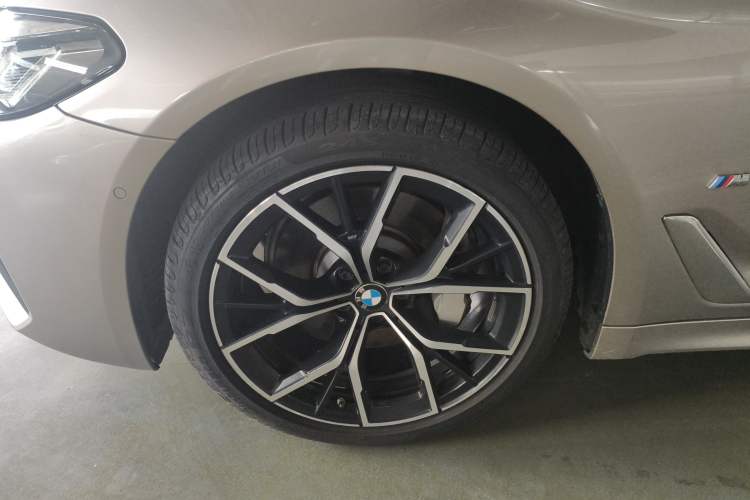 Used BMW 5 Series 2021 Restyled 530Li Luxury Edition M Sport Package Exterior 4