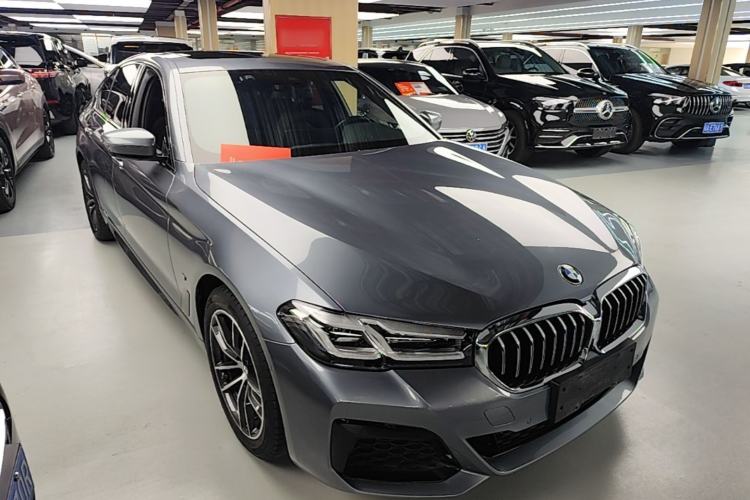 Used BMW 5 Series 2021 525i M Sport Package Front Right 45 Deg