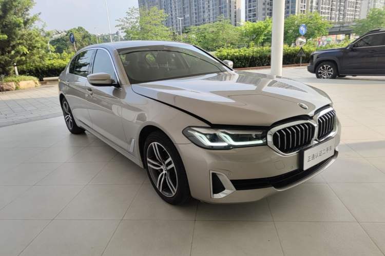 Used BMW 5 Series 2021 530Li Leading Luxury Package Front Right 45 Deg