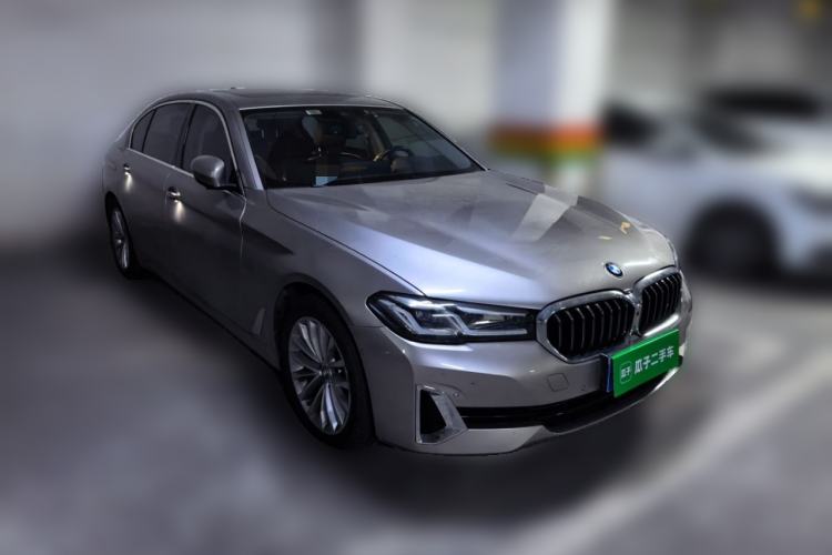 Used BMW 5 Series 2021 Updated Version 525Li Luxury Package Front Right 45 Deg