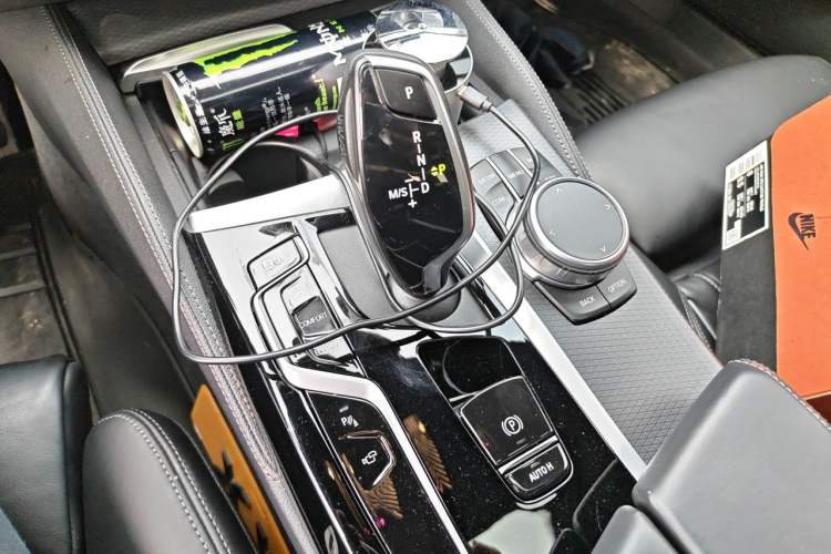 Used BMW 5 Series 2021 Restyled 540i Sport Line with M Sports Package Gear Lever