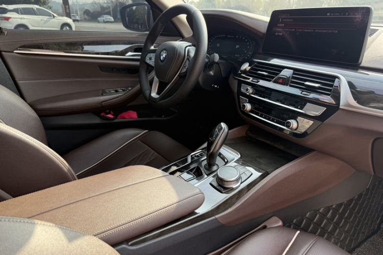 Used BMW 5 Series 2021 525Li Luxury Package Interior 1