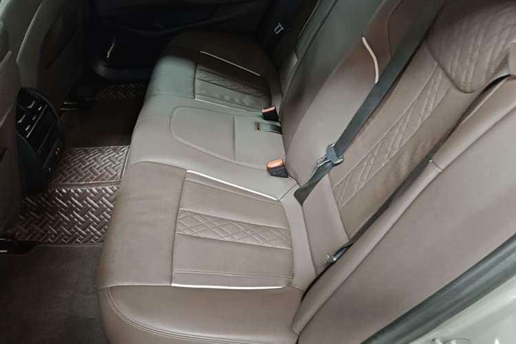 Used BMW 5 Series 2021 530Li Leading Luxury Package Left Rear Seat