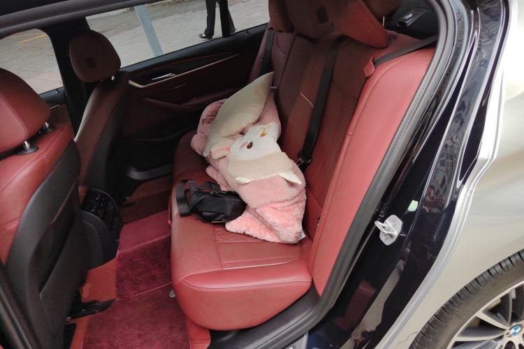 Used BMW 5 Series 2021 Facelifted 530Li Leading Edition M Sport Package Left Rear Seat