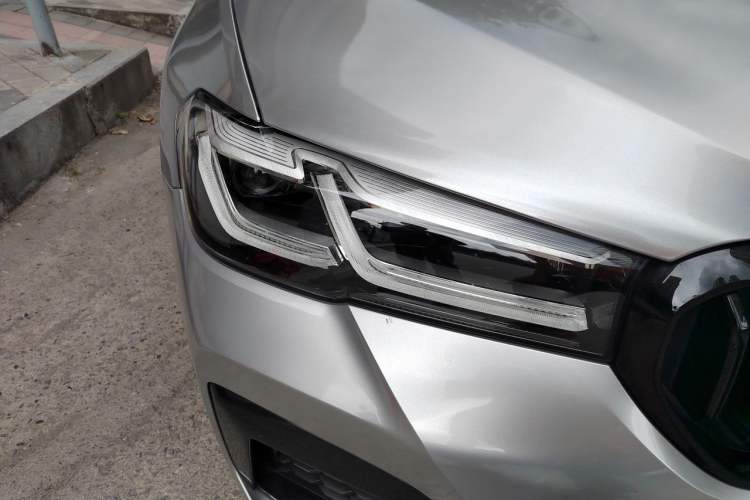 Used BMW 5 Series 2021 Facelifted 530Li Leading Edition M Sport Package Right Front Headlight