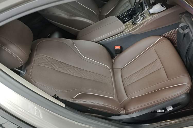 Used BMW 5 Series 2021 530Li Leading Luxury Package Right Front Seat