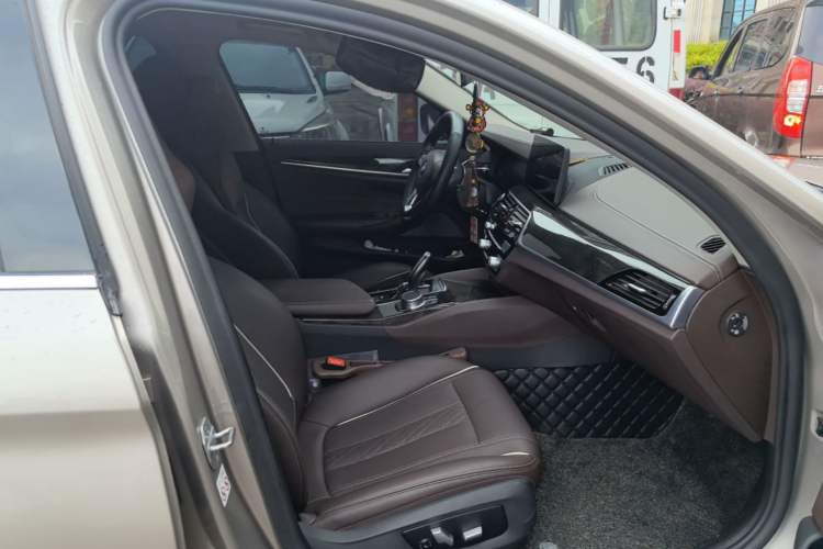 Used BMW 5 Series 2021 525Li Luxury Package Right Front Seat