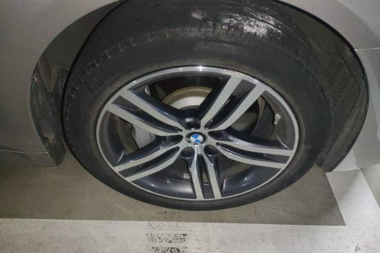 Used BMW 5 Series 2021 530Li Leading Luxury Package Right Front Wheel Hub