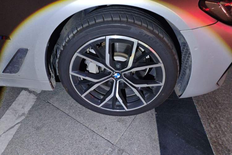 Used BMW 5 Series 2021 530Li Executive M Sport Package Right Front Wheel Hub
