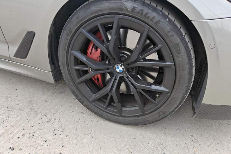 Used BMW 5 Series 2021 Restyled 540i Sport Line with M Sports Package Right Front Wheel Hub