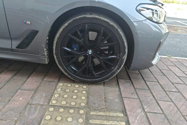 Used BMW 5 Series 2021 530i M Sport Package Right Front Wheel Hub