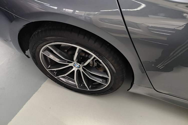 Used BMW 5 Series 2021 525i M Sport Package Right Rear Wheel Hub