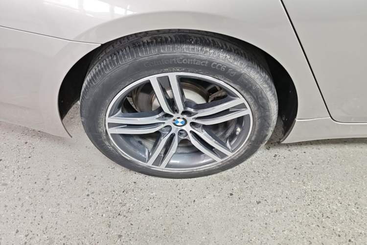Used BMW 5 Series 2021 530Li Leading Luxury Package Right Rear Wheel Hub